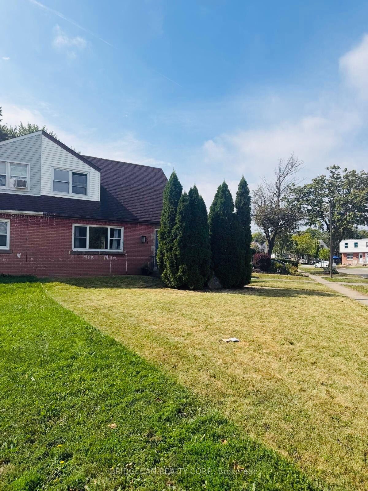 Property Photo:  64 Eastvale Place  ON L8H 1P1 