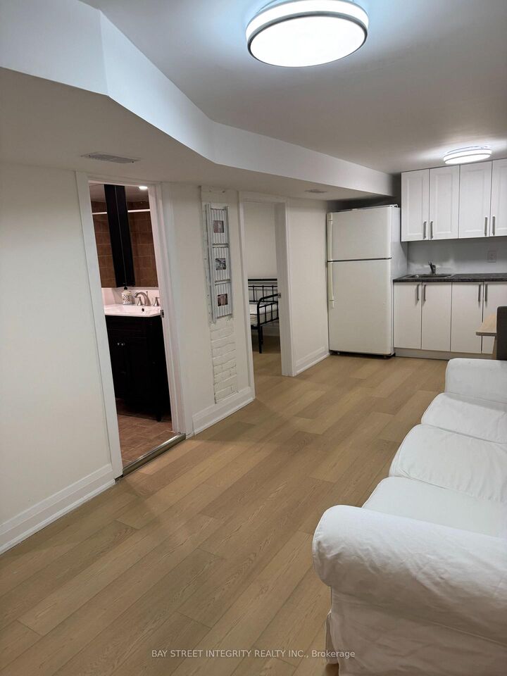 Property Photo:  244 King Edward Avenue  ON M4C 5K1 