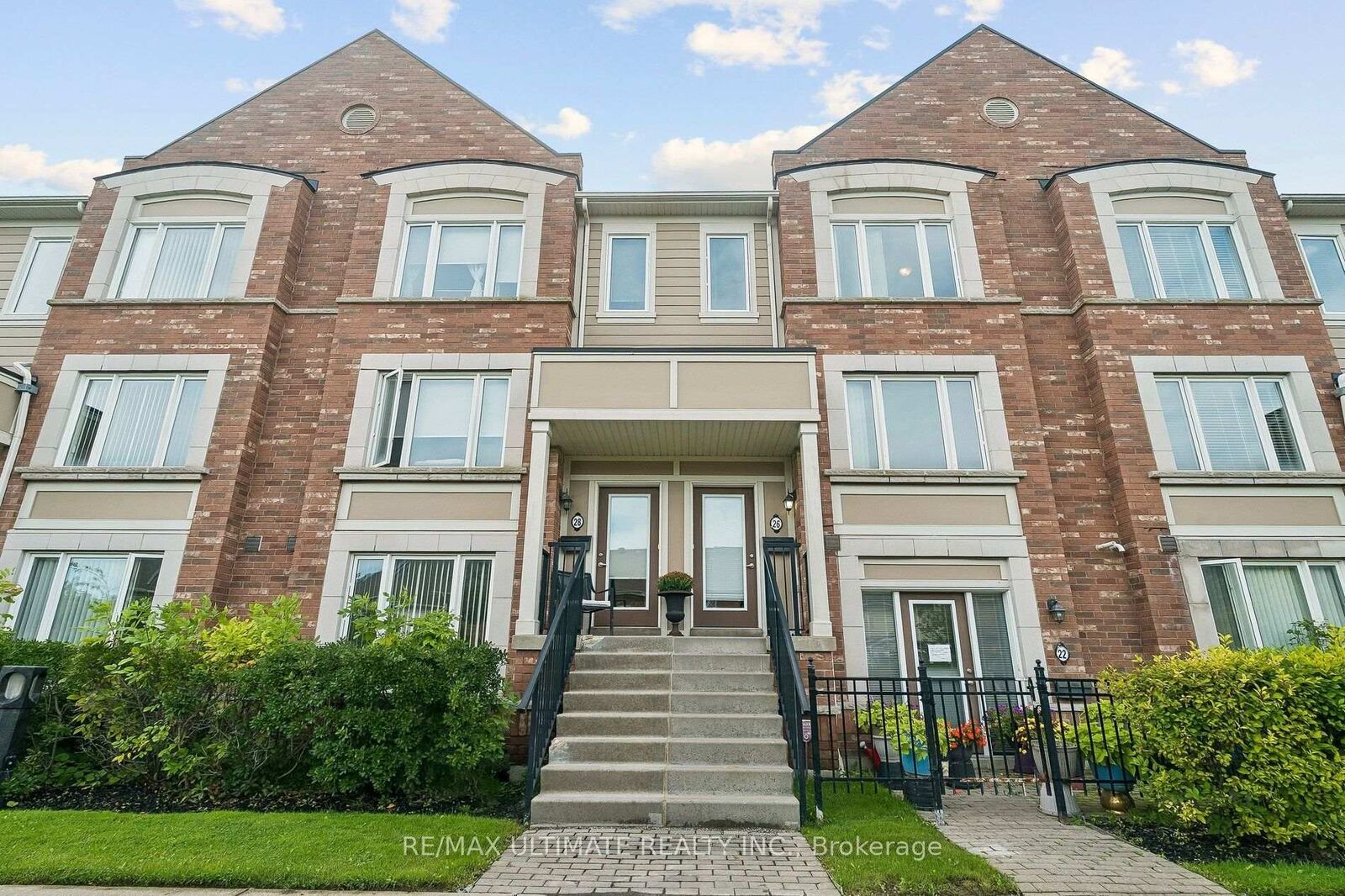 Property Photo: 26 Walter Dove Court ON L4G 0S8