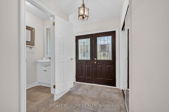 Property Photo:  20 Holgate Street  ON L4N 2T5 
