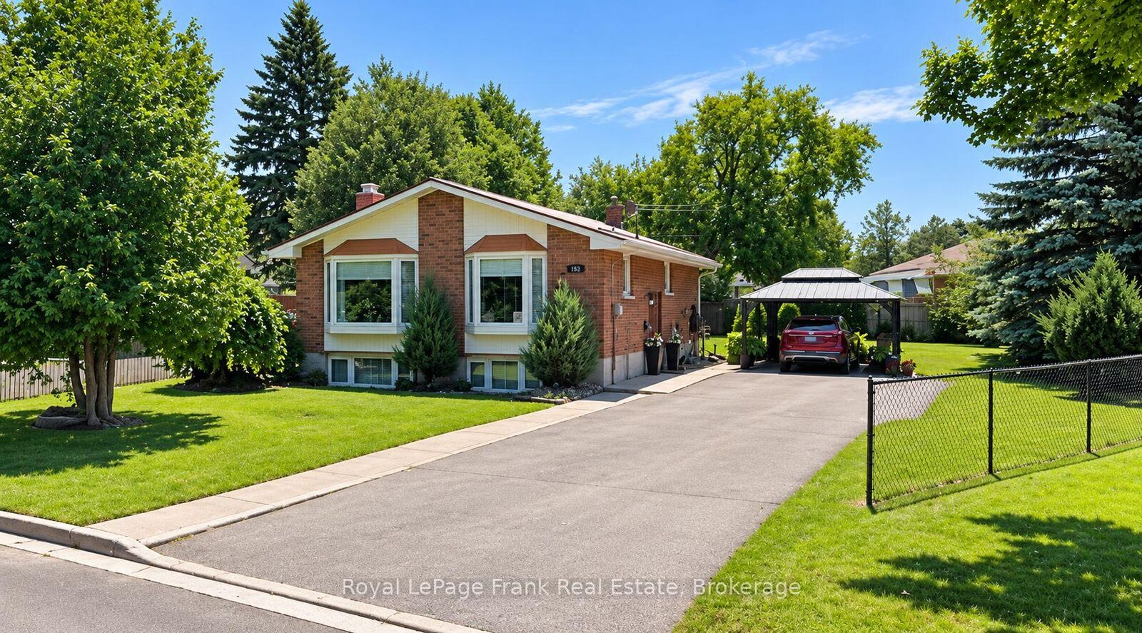 Property Photo:  948 St Pauls Street  ON K9H 6J6 