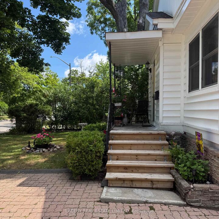Property Photo:  82 Mill Street  ON L4C 4A7 