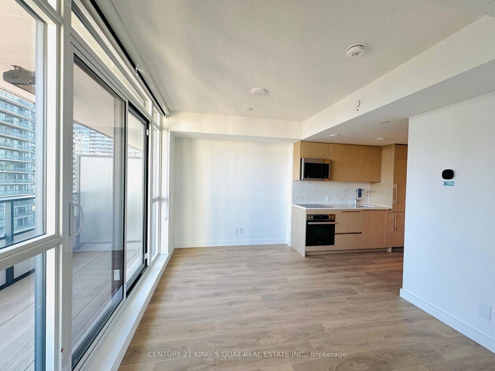 Property Photo:  38 Widmer Street 3301  ON M5V 2E9 
