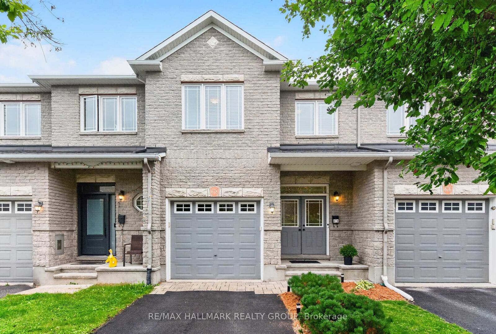 Property Photo:  678 Percifor Way  ON K1W 0E2 