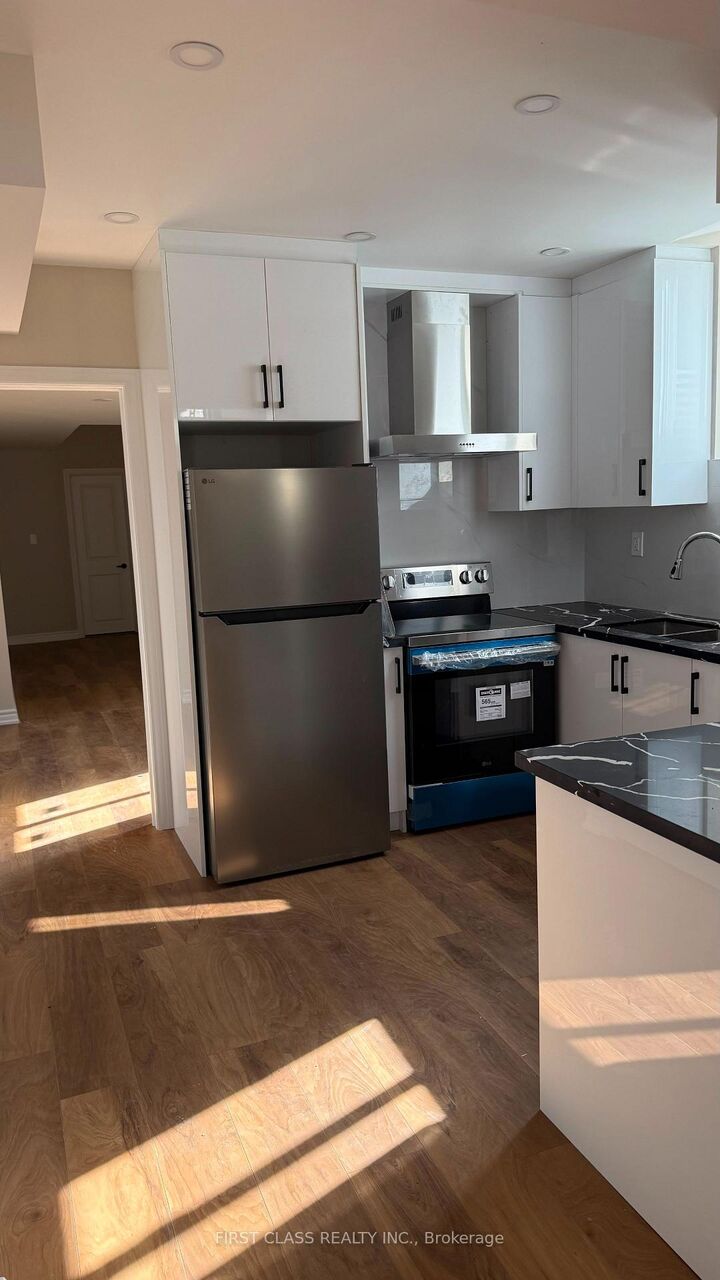 Property Photo:  49 Mountainside Crescent Lower  ON L1R 0P4 