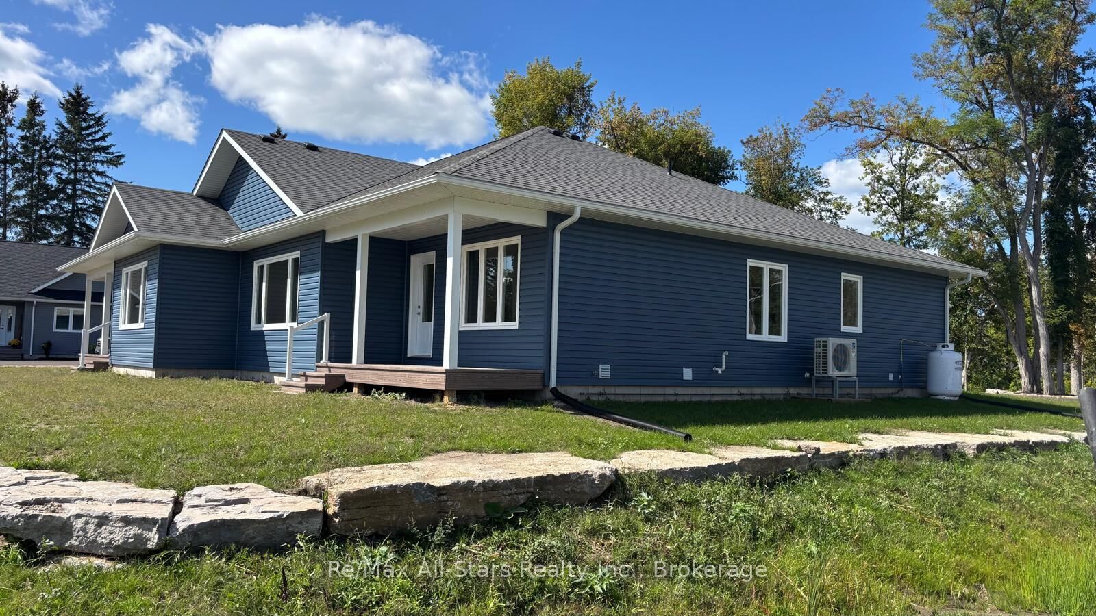 Property Photo:  191 Front Street W B  ON K0M 1A0 