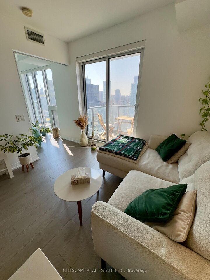 Property Photo:  251 Jarvis Street 4808  ON M5B 0C3 