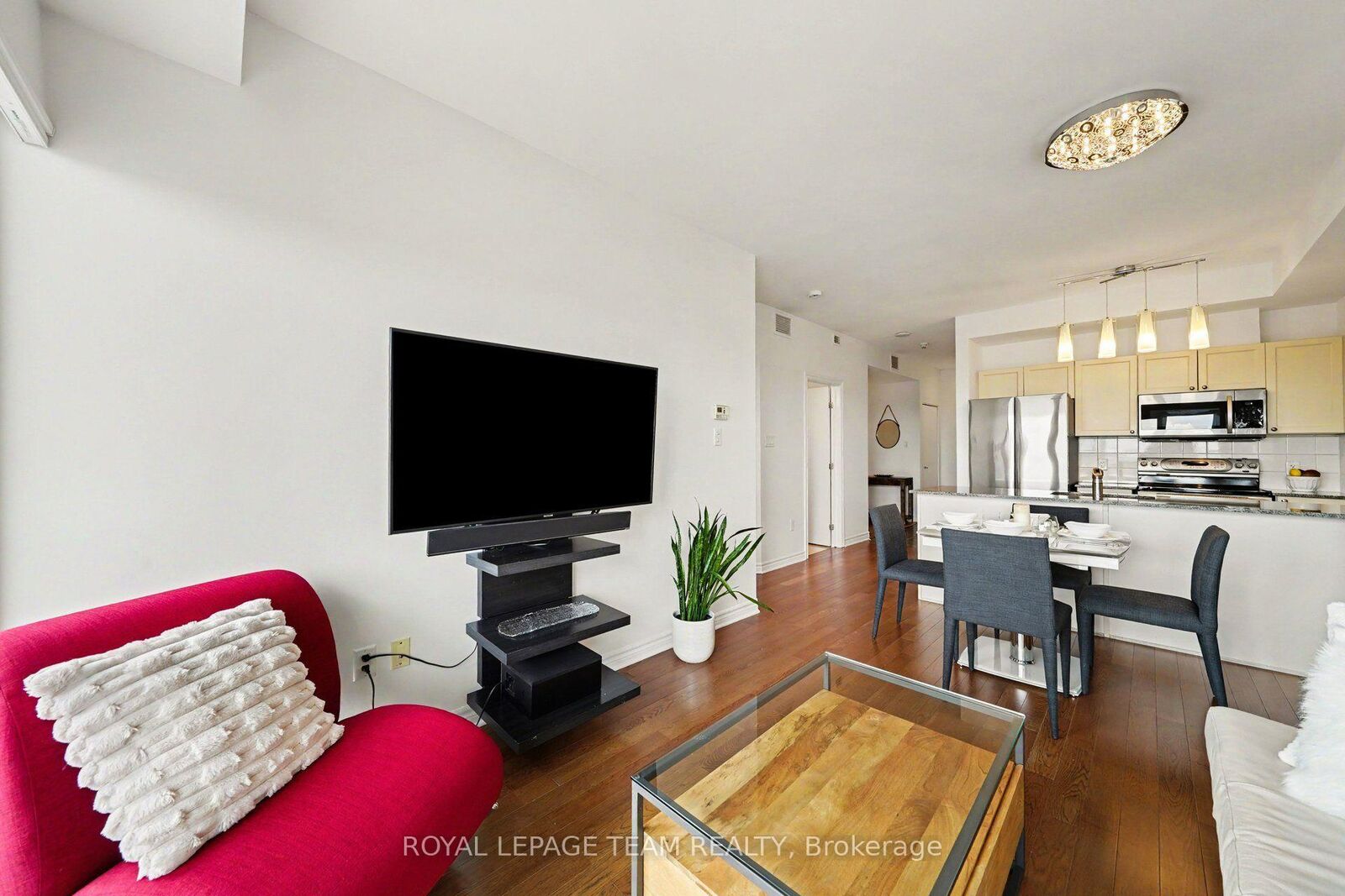 Property Photo: 70 Landry Street 1806 ON K1L 0A8