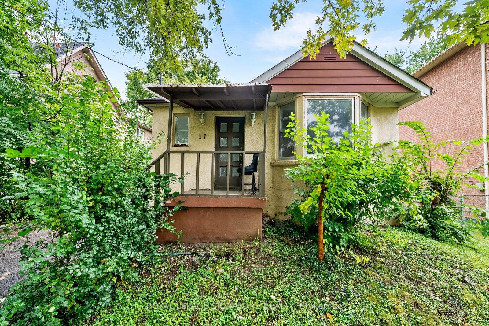 Property Photo:  17 Pleasant Avenue Lower Floor  ON M2M 1L8 