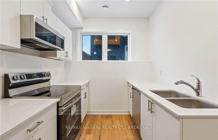 Property Photo: 781 Clare Avenue 214 ON L3C 0K1