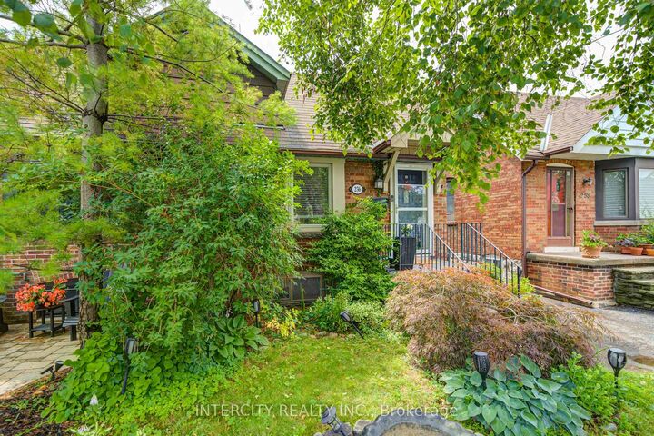 Property Photo:  256 Blantyre Avenue  ON M1N 2S1 