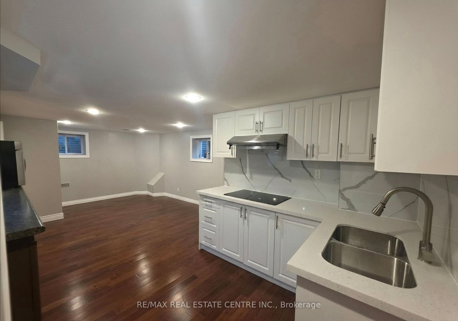 Property Photo:  7063 Gillespie Lane Lower  ON L5W 1E8 