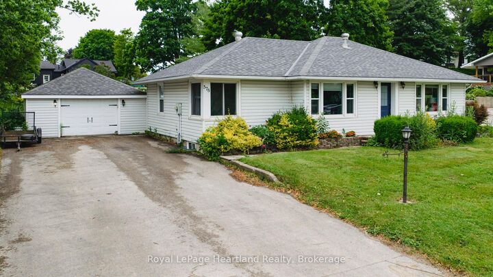 Property Photo:  578 Stauffer Street  ON N0G 2H0 