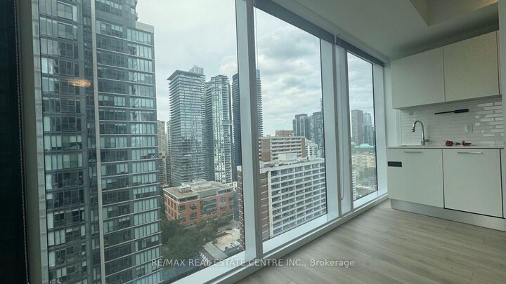 Property Photo:  3 Gloucester Street 2701  ON M4Y 1L8 