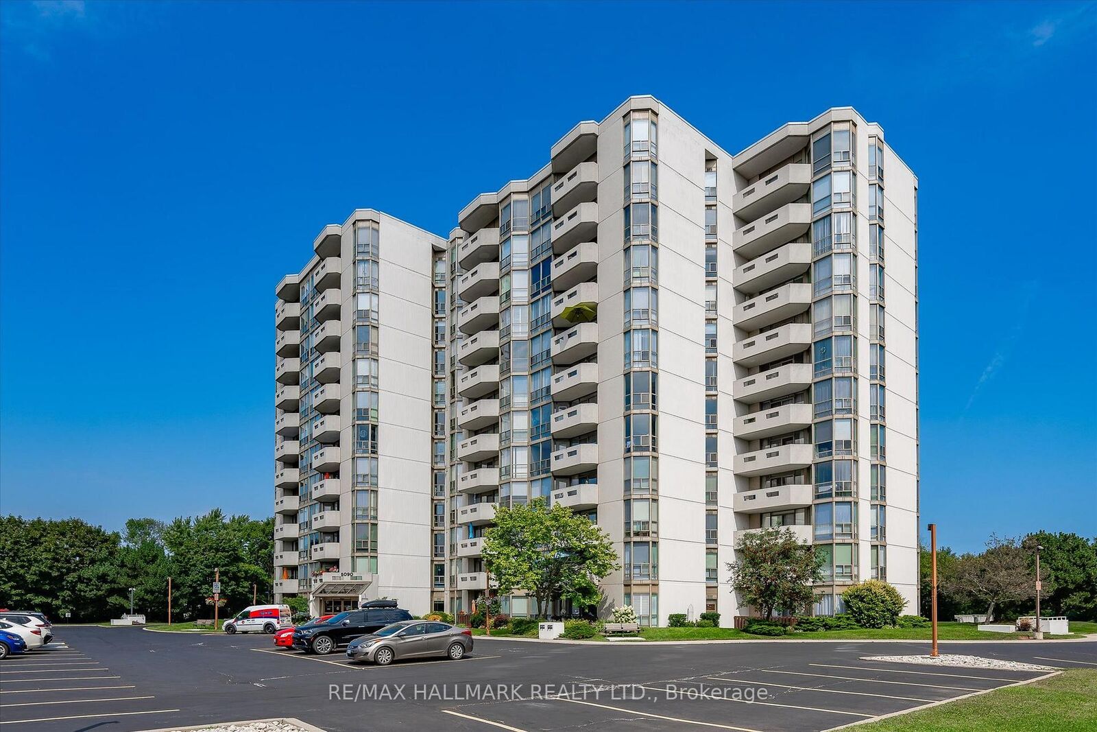 Property Photo:  5090 Pinedale Avenue 1106  ON L7L 3V8 