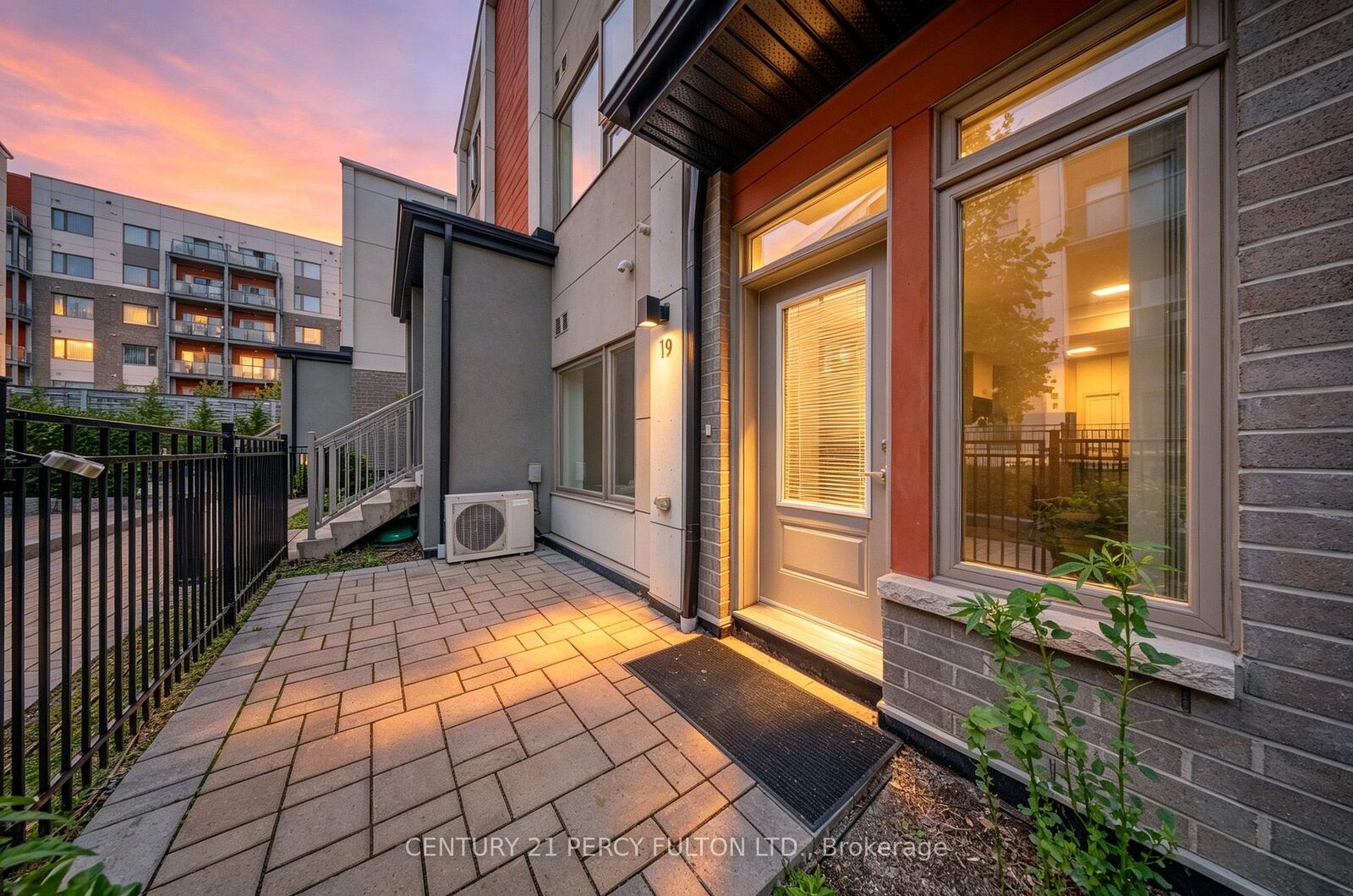 Property Photo: 70 Orchid Place Drive Th 19 ON M1B 0C4
