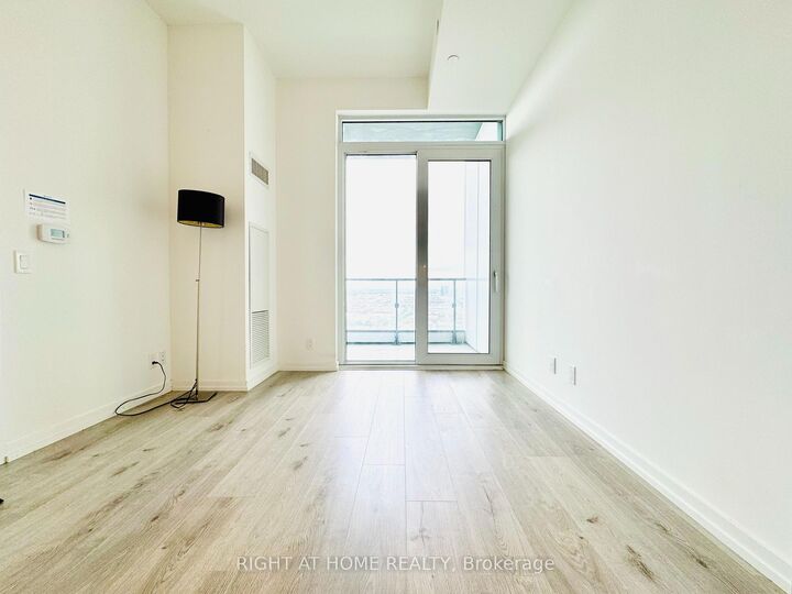 Property Photo:  1000 Portage Parkway 2715  ON L4K 0L1 