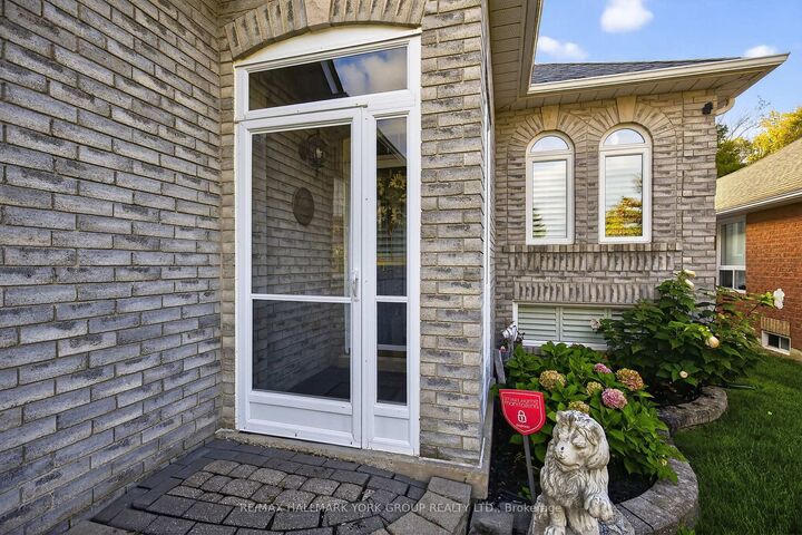 Property Photo:  1339 Forest Street  ON L9S 1Z7 
