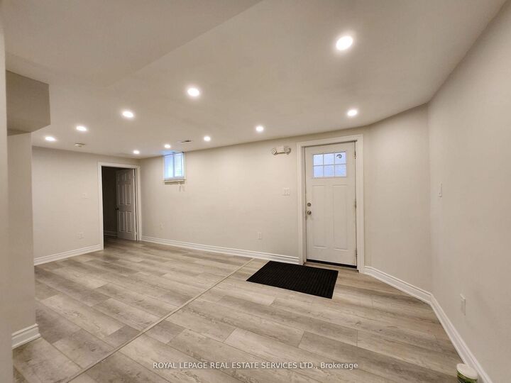 Property Photo: 1447 Santa Rosa Court ON L5V 1H7