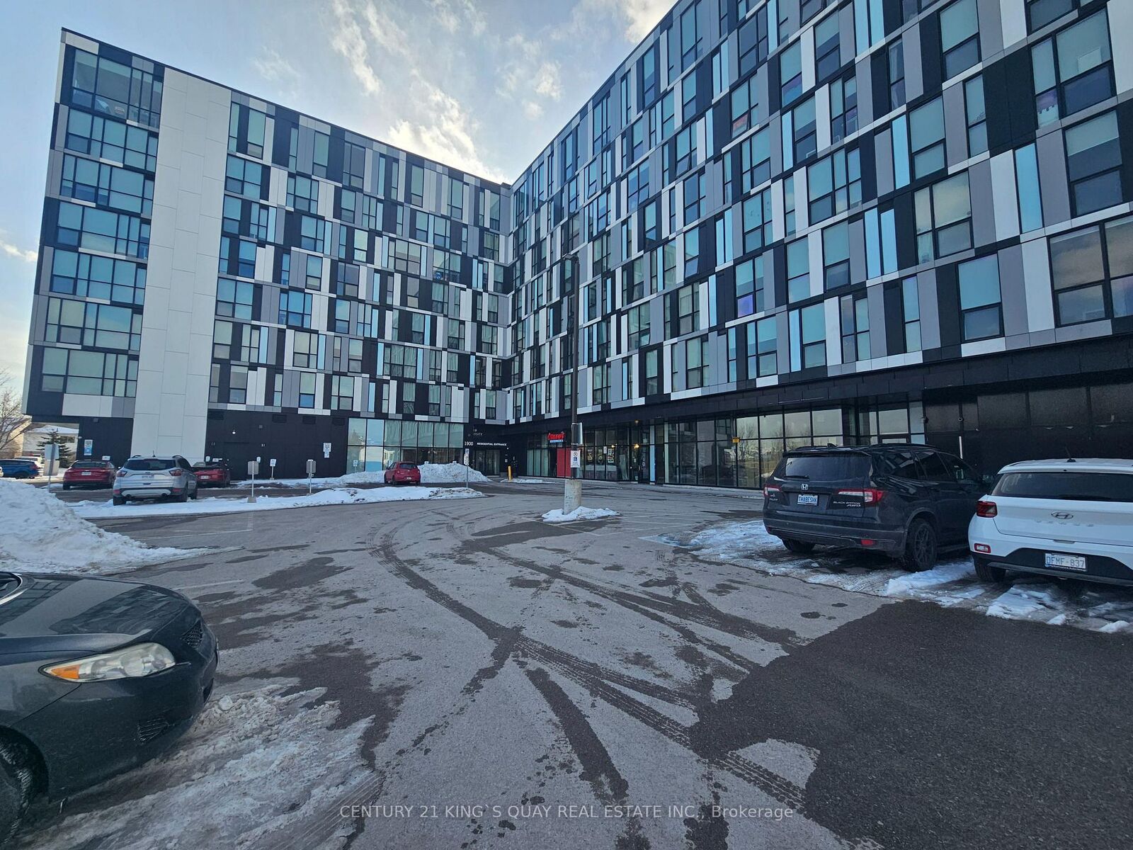 Property Photo:  1900 Simcoe Street N 523  ON L1G 4Y3 