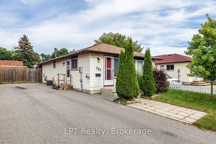 Property Photo:  745 Grandview Drive  ON L1H 7W5 