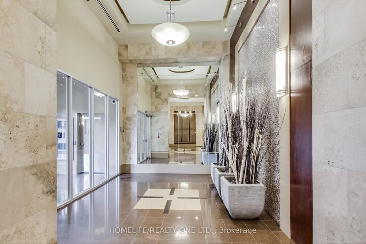 Property Photo:  8 Park Road 3805  ON M4W 3S5 