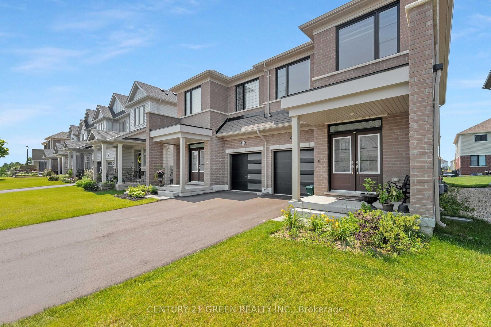 Property Photo:  186 Elliot Avenue W  ON N1M 0H7 