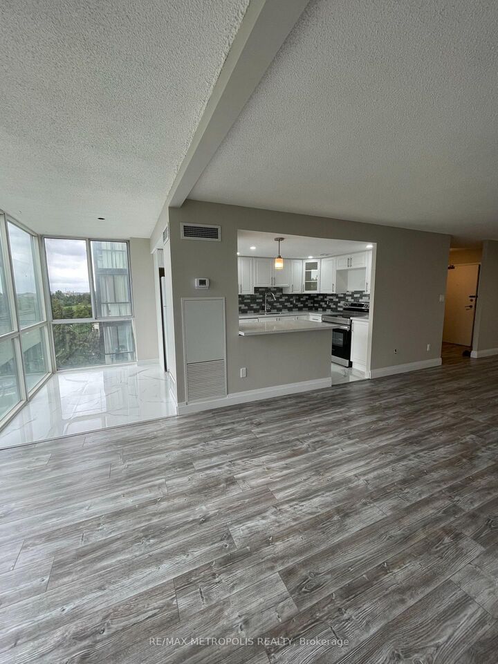 Property Photo:  350 Webb Drive 506  ON L5B 3W4 