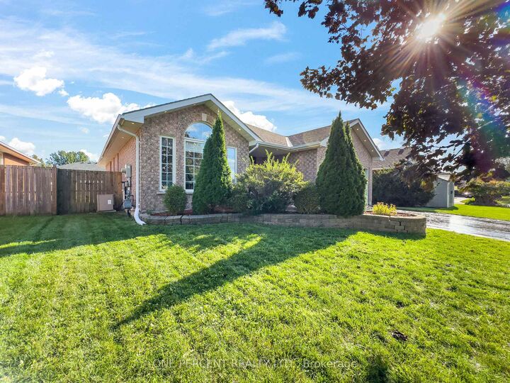 Property Photo:  25 Hickory Grove  ON K8N 5X6 