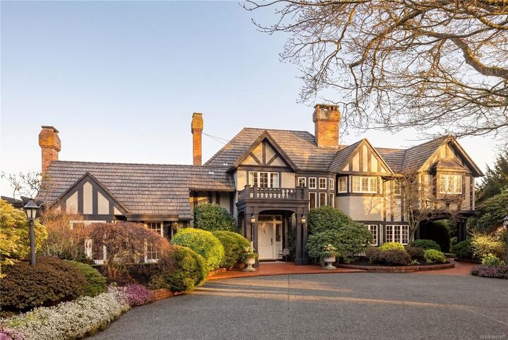 Property Photo: 3475 Upper Terrace Rd BC V8R 6E6