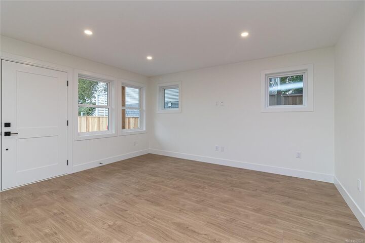 Property Photo:  2235 Shelbourne St #C  BC V8R 4L2 
