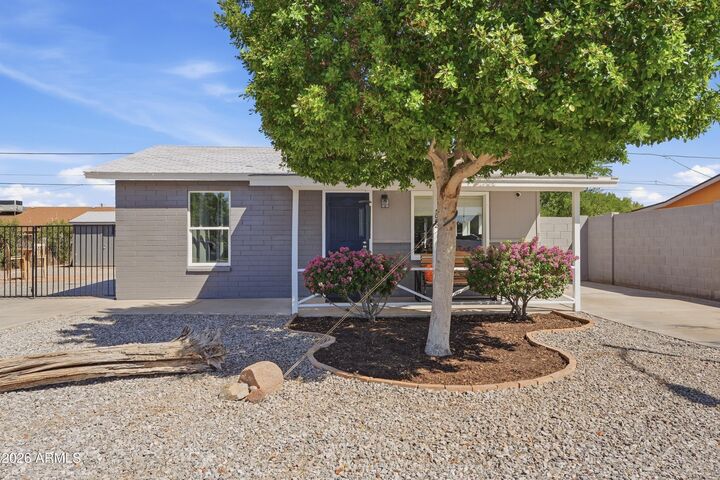 Property Photo:  5002 W Citrus Way  AZ 85301 