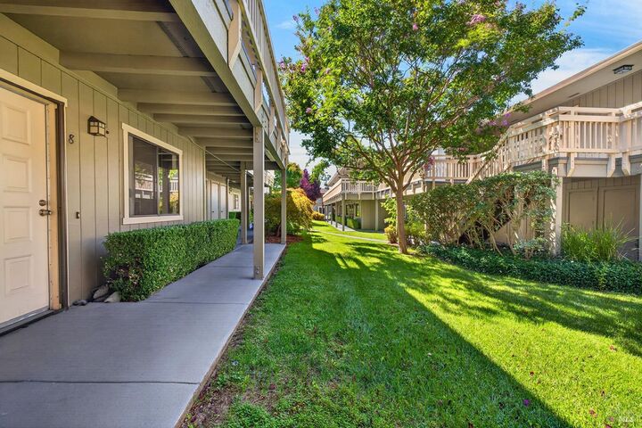 Property Photo:  720 Petaluma Boulevard 2  CA 94952 