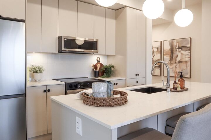 Property Photo:  45497 Campus Drive 310  BC V2R 6L8 