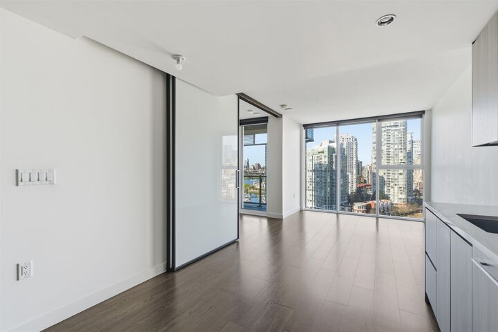 Property Photo:  87 Nelson Street 1587  BC V6Z 0E8 
