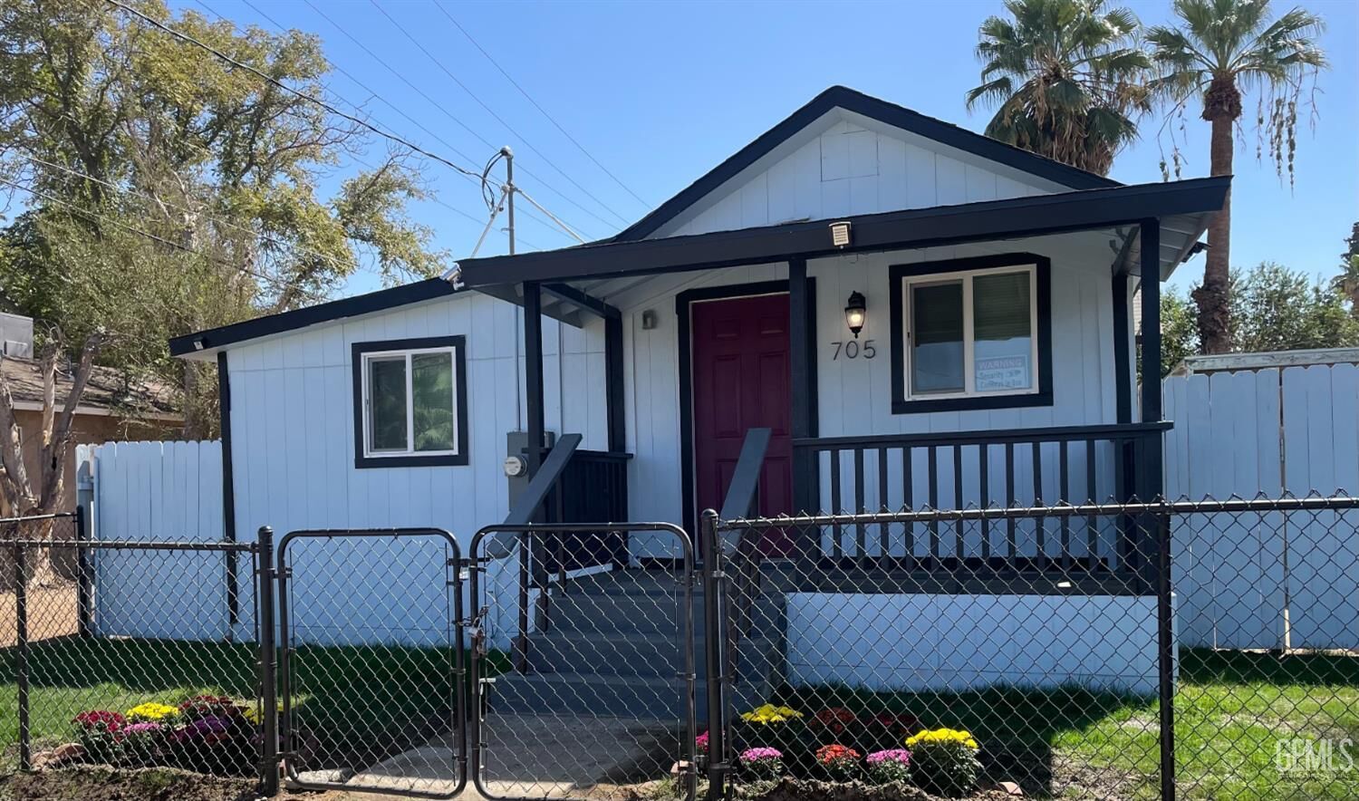 Property Photo:  705 Crystal Street  CA 93268 