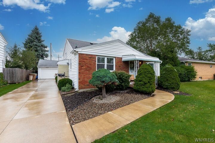 Property Photo: 92 N Creek Drive NY 14225