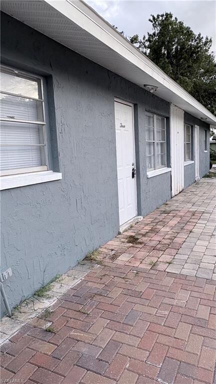 Property Photo:  464 Carolina Ave  FL 33905 