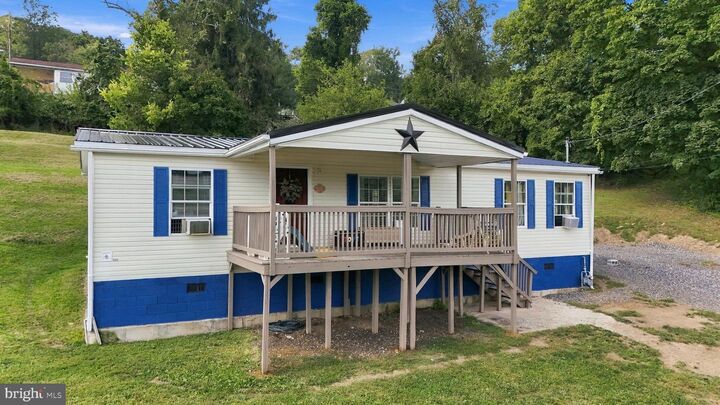 Property Photo: 422 Spruce Street MD 21562