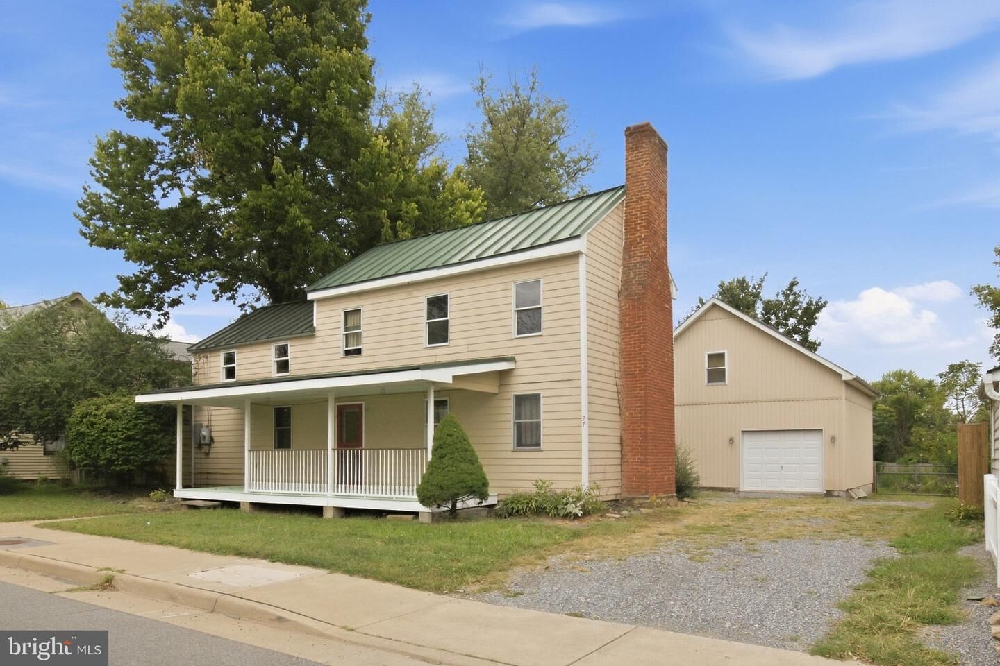 Property Photo:  27 E Broad Way  VA 20180 