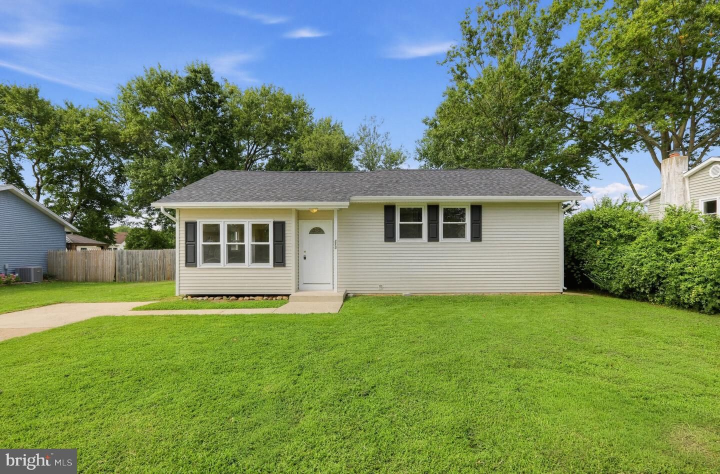 Property Photo: 213 Warfield Road DE 19713
