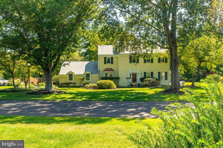 Property Photo:  7 Averstone Drive E  PA 18977 
