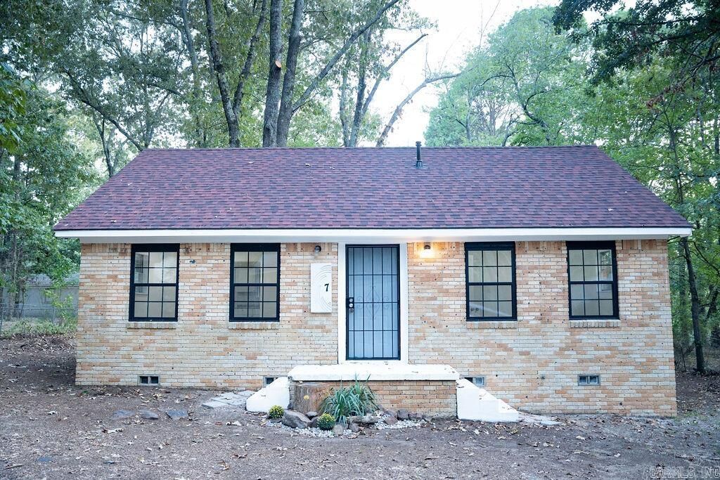 Property Photo:  7 Bay Street  AR 72204 