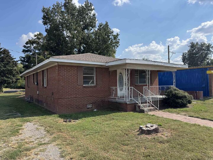 Property Photo:  131 S Walnut Street  MO 63877 