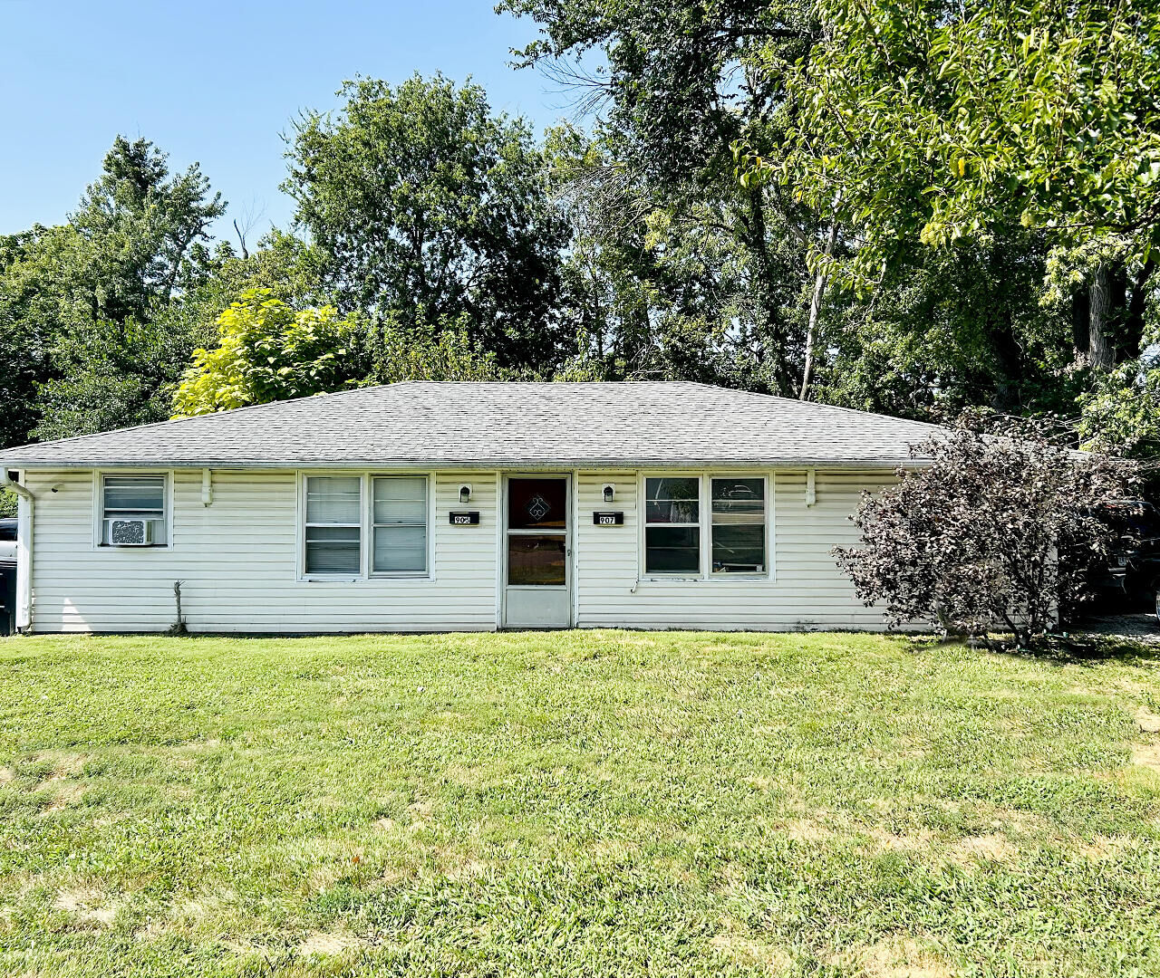 Property Photo:  905-907 Pannell St  MO 65201 