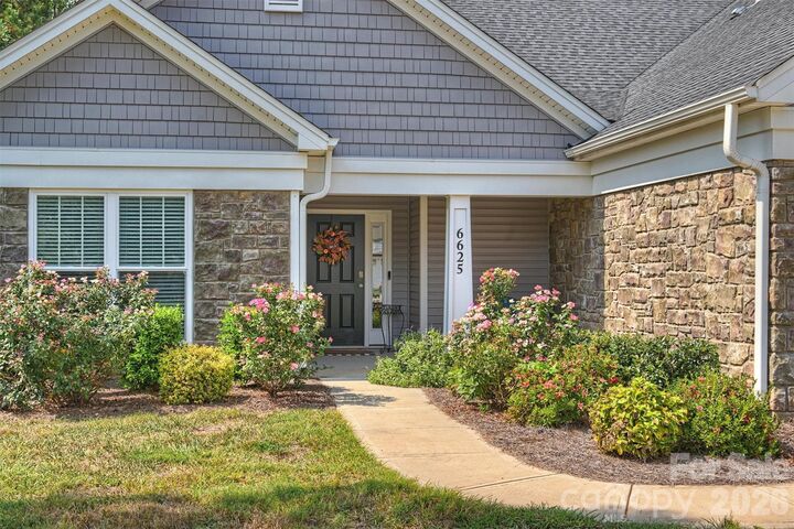 Property Photo:  6625 Glenlivet Court  NC 28278 