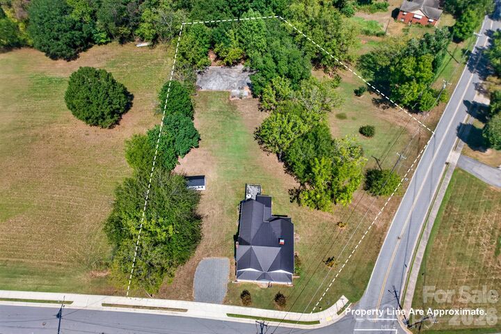 Property Photo: 3276 E Calvin Street 1-2 NC 28610