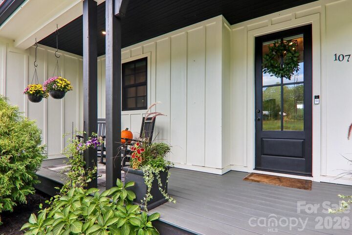 Property Photo:  107 New Pinner Place  NC 28704 