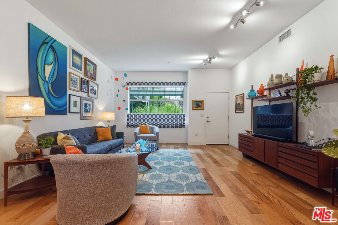 Property Photo: 1050 N Gardner St, Unit 3 CA 90046