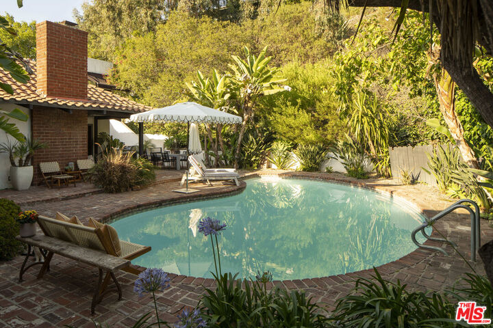 Property Photo:  2630 Laurel Pass  CA 90046 